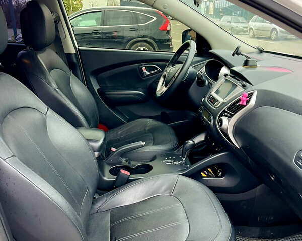 Белый Хендай их35, объемом двигателя 2 л и пробегом 168 тыс. км за 11800 $, фото 25 на Automoto.ua