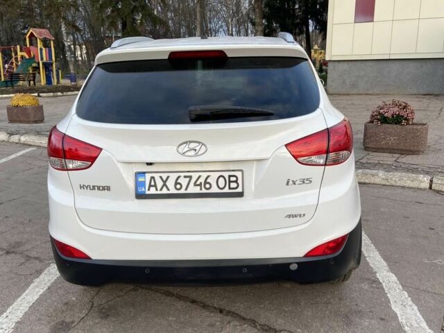 Белый Хендай их35, объемом двигателя 2 л и пробегом 144 тыс. км за 14100 $, фото 3 на Automoto.ua
