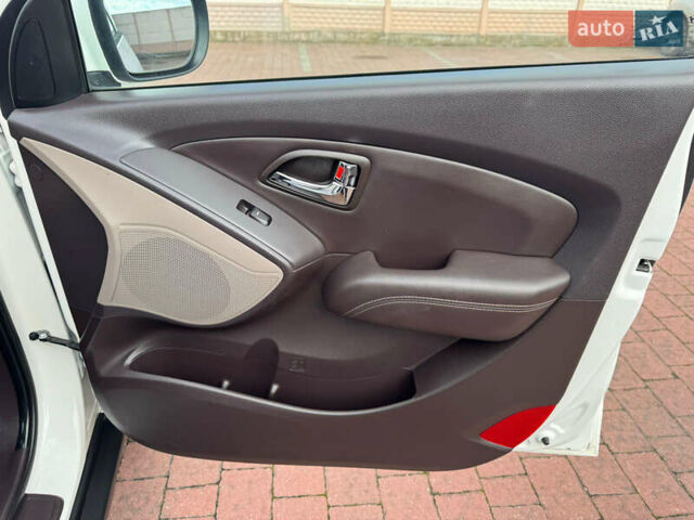 Білий Хендай іх35, об'ємом двигуна 2 л та пробігом 169 тис. км за 13800 $, фото 17 на Automoto.ua