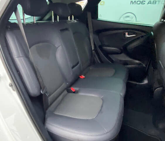 Белый Хендай их35, объемом двигателя 1.7 л и пробегом 204 тыс. км за 11500 $, фото 20 на Automoto.ua