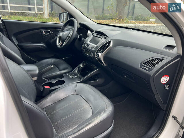 Белый Хендай их35, объемом двигателя 2 л и пробегом 172 тыс. км за 14900 $, фото 13 на Automoto.ua