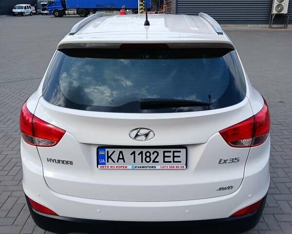 Белый Хендай их35, объемом двигателя 2 л и пробегом 202 тыс. км за 12200 $, фото 2 на Automoto.ua