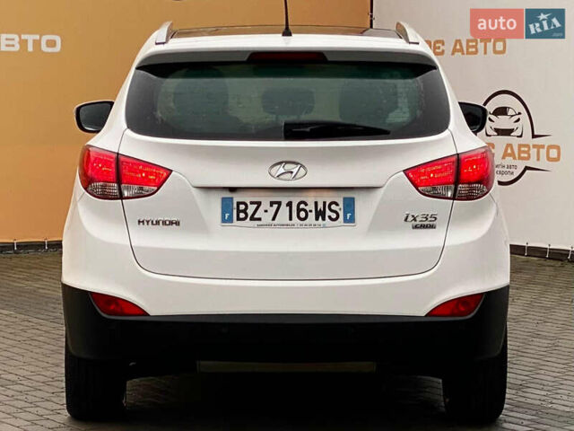 Белый Хендай их35, объемом двигателя 1.7 л и пробегом 204 тыс. км за 11500 $, фото 3 на Automoto.ua