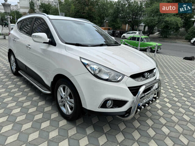 Білий Хендай іх35, об'ємом двигуна 2 л та пробігом 101 тис. км за 14300 $, фото 29 на Automoto.ua