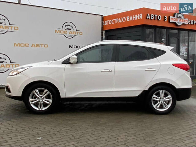 Белый Хендай их35, объемом двигателя 1.7 л и пробегом 204 тыс. км за 11500 $, фото 1 на Automoto.ua