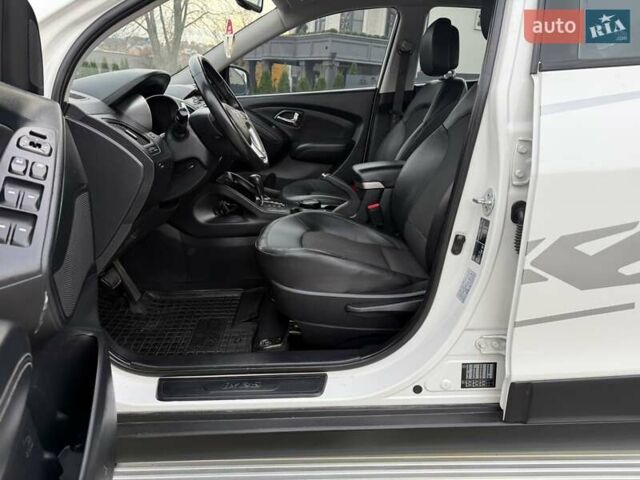 Білий Хендай іх35, об'ємом двигуна 2 л та пробігом 132 тис. км за 9999 $, фото 22 на Automoto.ua