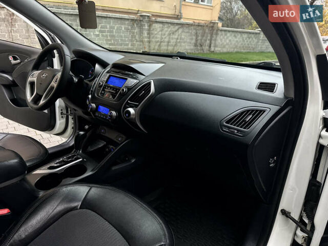 Белый Хендай их35, объемом двигателя 2 л и пробегом 178 тыс. км за 11900 $, фото 55 на Automoto.ua
