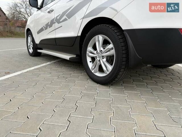 Білий Хендай іх35, об'ємом двигуна 2 л та пробігом 132 тис. км за 9999 $, фото 6 на Automoto.ua