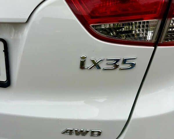 Белый Хендай их35, объемом двигателя 2 л и пробегом 168 тыс. км за 11800 $, фото 12 на Automoto.ua