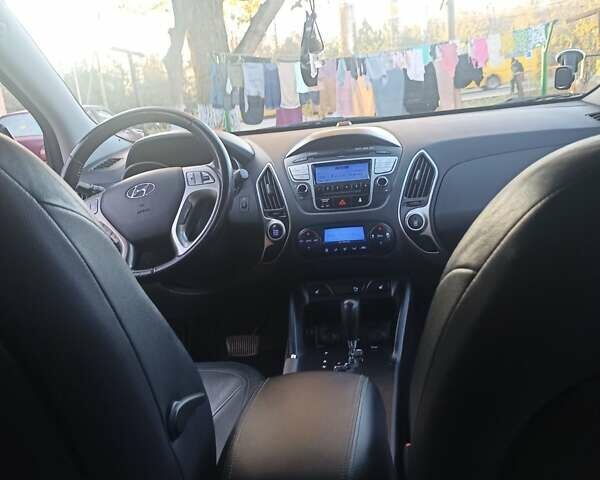 Белый Хендай их35, объемом двигателя 2 л и пробегом 90 тыс. км за 13888 $, фото 1 на Automoto.ua