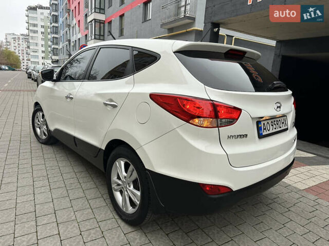 Белый Хендай их35, объемом двигателя 2 л и пробегом 178 тыс. км за 11900 $, фото 82 на Automoto.ua