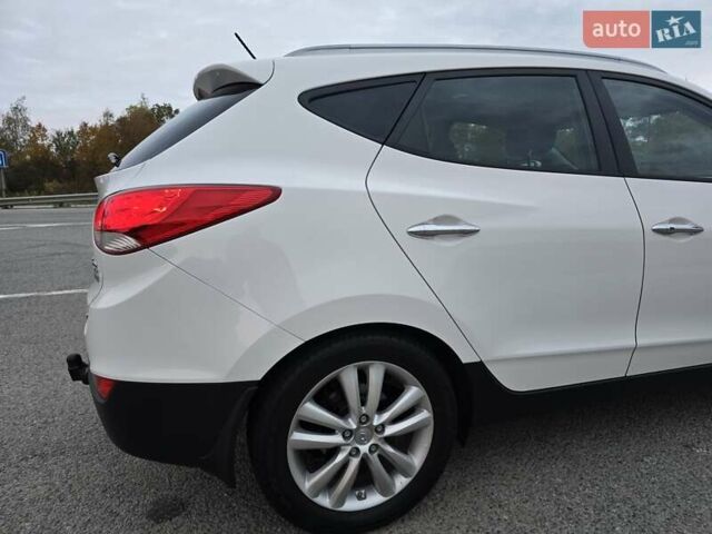 Белый Хендай их35, объемом двигателя 2 л и пробегом 211 тыс. км за 12999 $, фото 17 на Automoto.ua