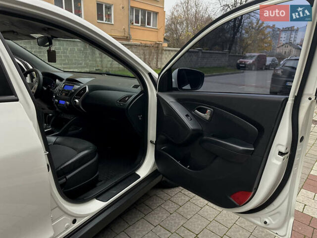 Белый Хендай их35, объемом двигателя 2 л и пробегом 178 тыс. км за 11900 $, фото 50 на Automoto.ua