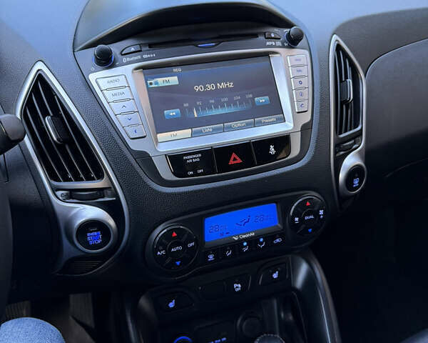 Белый Хендай их35, объемом двигателя 2 л и пробегом 204 тыс. км за 13950 $, фото 36 на Automoto.ua