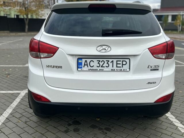 Белый Хендай их35, объемом двигателя 2 л и пробегом 242 тыс. км за 12012 $, фото 2 на Automoto.ua