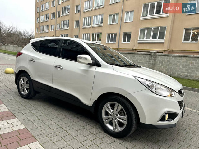 Белый Хендай их35, объемом двигателя 2 л и пробегом 178 тыс. км за 11900 $, фото 4 на Automoto.ua