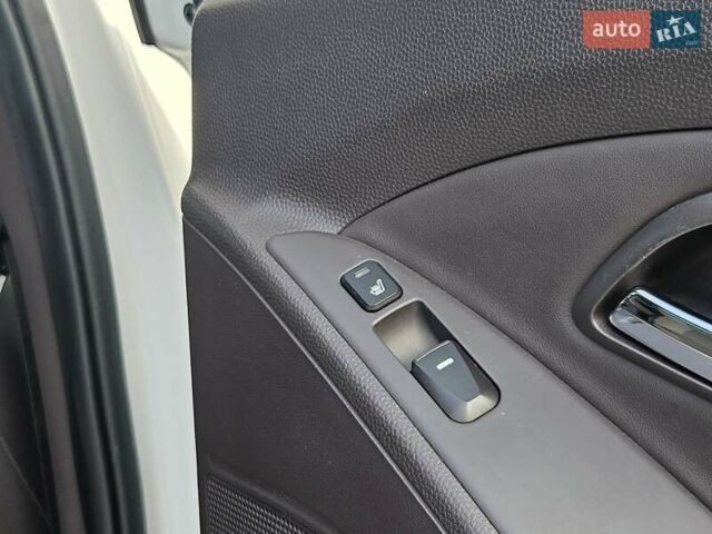 Белый Хендай их35, объемом двигателя 2 л и пробегом 137 тыс. км за 12600 $, фото 47 на Automoto.ua
