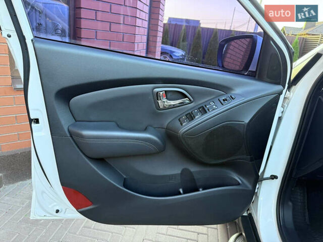 Білий Хендай іх35, об'ємом двигуна 2 л та пробігом 101 тис. км за 13800 $, фото 50 на Automoto.ua