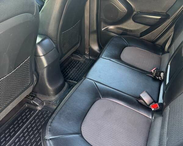 Белый Хендай их35, объемом двигателя 2 л и пробегом 178 тыс. км за 12800 $, фото 8 на Automoto.ua