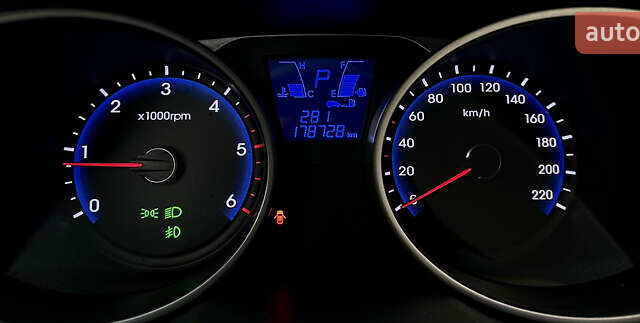 Белый Хендай их35, объемом двигателя 2 л и пробегом 178 тыс. км за 11900 $, фото 62 на Automoto.ua