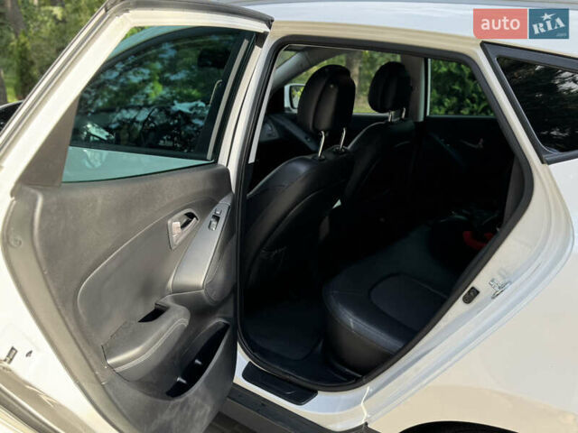 Білий Хендай іх35, об'ємом двигуна 2 л та пробігом 238 тис. км за 14900 $, фото 8 на Automoto.ua