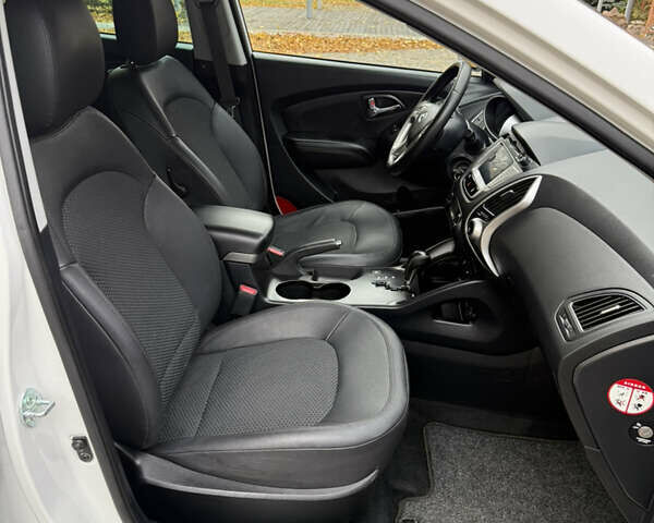 Білий Хендай іх35, об'ємом двигуна 2 л та пробігом 180 тис. км за 16300 $, фото 62 на Automoto.ua