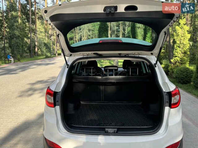 Білий Хендай іх35, об'ємом двигуна 2 л та пробігом 238 тис. км за 14900 $, фото 7 на Automoto.ua