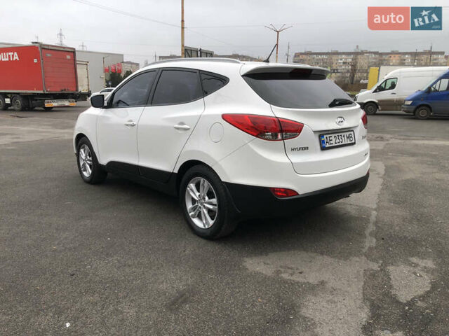 Белый Хендай их35, объемом двигателя 2 л и пробегом 120 тыс. км за 13500 $, фото 3 на Automoto.ua