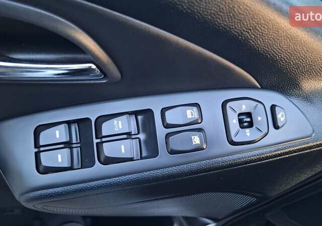 Білий Хендай іх35, об'ємом двигуна 2 л та пробігом 208 тис. км за 13999 $, фото 4 на Automoto.ua