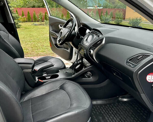 Білий Хендай іх35, об'ємом двигуна 2 л та пробігом 144 тис. км за 16000 $, фото 21 на Automoto.ua