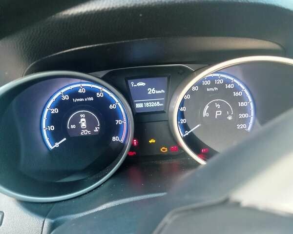 Белый Хендай их35, объемом двигателя 2 л и пробегом 190 тыс. км за 13300 $, фото 1 на Automoto.ua