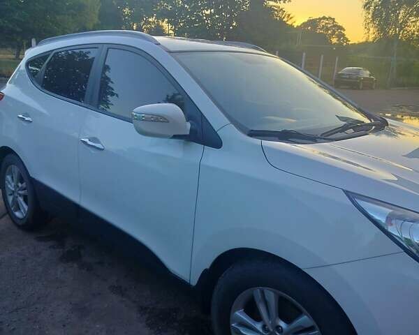 Белый Хендай их35, объемом двигателя 2 л и пробегом 190 тыс. км за 13300 $, фото 8 на Automoto.ua