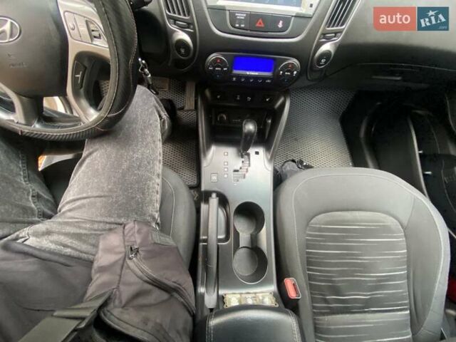 Хендай их35 2013 в Львове на Automoto.ua Белый Хендай их35, объемом двигателя 2 л и пробегом 297 тыс. км за 10800 $, фото 21 на Automoto.ua