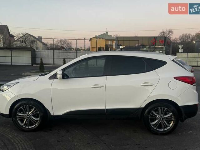 Белый Хендай их35, объемом двигателя 2 л и пробегом 126 тыс. км за 14500 $, фото 7 на Automoto.ua