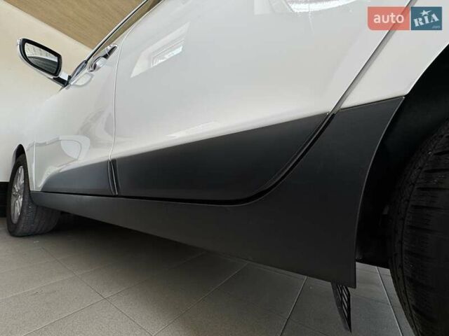 Білий Хендай іх35, об'ємом двигуна 1.7 л та пробігом 205 тис. км за 12500 $, фото 9 на Automoto.ua