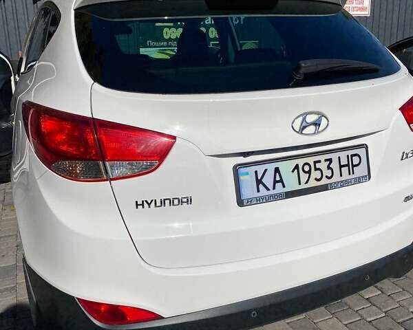 Білий Хендай іх35, об'ємом двигуна 2 л та пробігом 176 тис. км за 14700 $, фото 5 на Automoto.ua