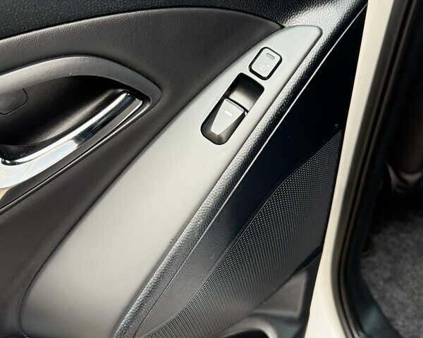 Білий Хендай іх35, об'ємом двигуна 2 л та пробігом 180 тис. км за 16300 $, фото 79 на Automoto.ua