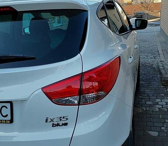 Білий Хендай іх35, об'ємом двигуна 1.69 л та пробігом 218 тис. км за 13800 $, фото 2 на Automoto.ua