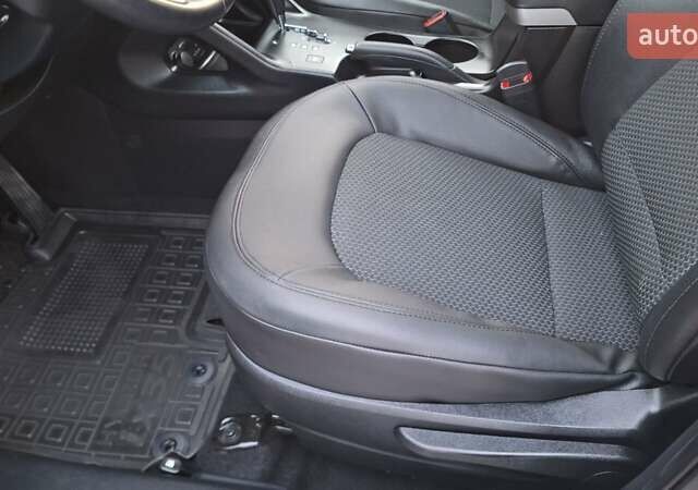 Білий Хендай іх35, об'ємом двигуна 2 л та пробігом 208 тис. км за 13999 $, фото 7 на Automoto.ua