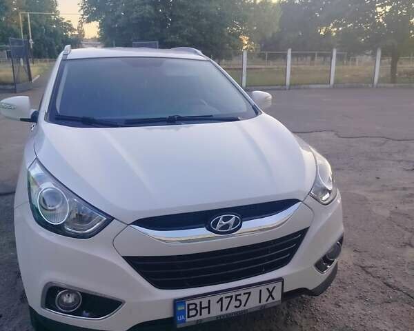 Белый Хендай их35, объемом двигателя 2 л и пробегом 190 тыс. км за 13300 $, фото 6 на Automoto.ua