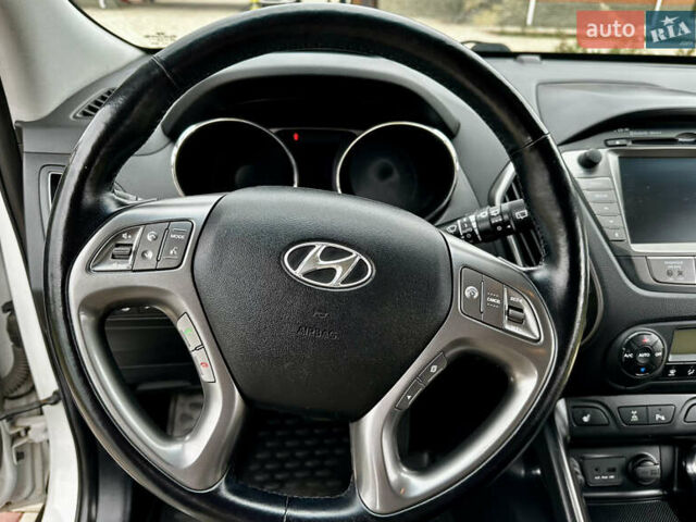 Білий Хендай іх35, об'ємом двигуна 2 л та пробігом 144 тис. км за 16000 $, фото 17 на Automoto.ua