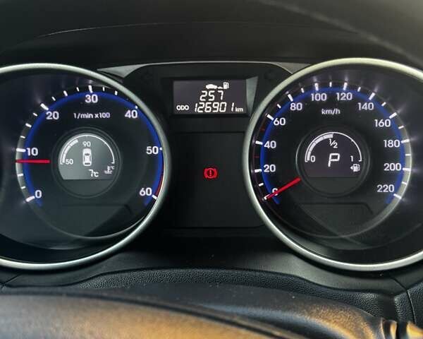 Белый Хендай их35, объемом двигателя 2 л и пробегом 126 тыс. км за 14500 $, фото 14 на Automoto.ua