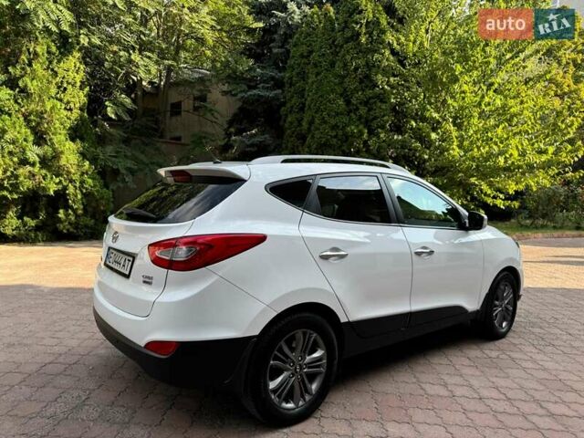 Белый Хендай их35, объемом двигателя 2 л и пробегом 108 тыс. км за 14299 $, фото 2 на Automoto.ua