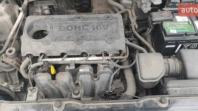 Білий Хендай іх35, об'ємом двигуна 2 л та пробігом 138 тис. км за 13500 $, фото 4 на Automoto.ua