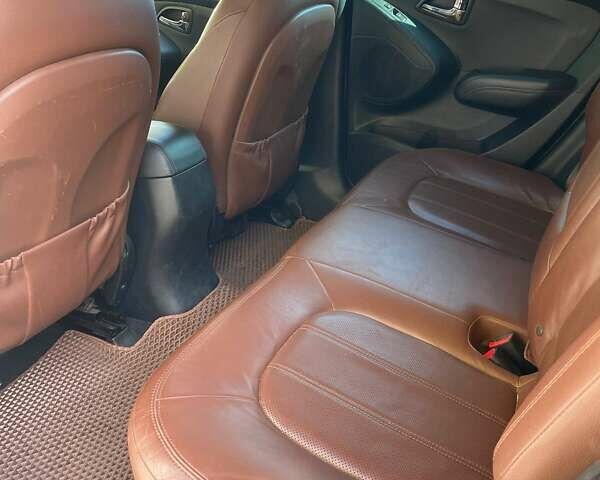 Білий Хендай іх35, об'ємом двигуна 2 л та пробігом 176 тис. км за 14700 $, фото 3 на Automoto.ua