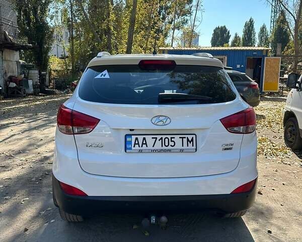 Білий Хендай іх35, об'ємом двигуна 2 л та пробігом 160 тис. км за 12500 $, фото 4 на Automoto.ua