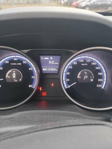 Білий Хендай іх35, об'ємом двигуна 2 л та пробігом 138 тис. км за 13500 $, фото 5 на Automoto.ua