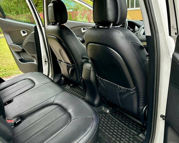 Білий Хендай іх35, об'ємом двигуна 2 л та пробігом 144 тис. км за 16000 $, фото 22 на Automoto.ua