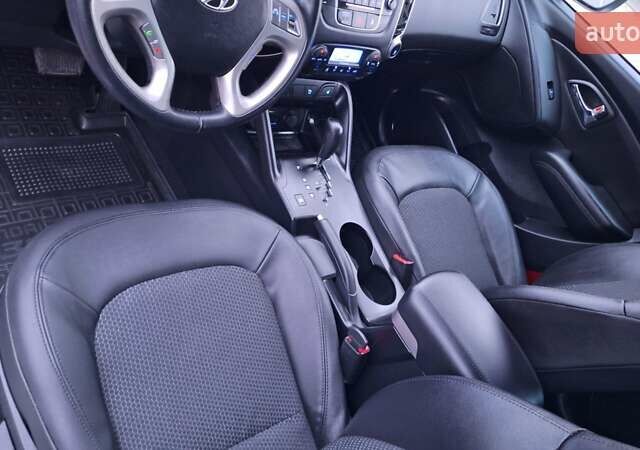 Білий Хендай іх35, об'ємом двигуна 2 л та пробігом 208 тис. км за 13999 $, фото 26 на Automoto.ua