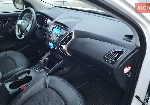 Білий Хендай іх35, об'ємом двигуна 2 л та пробігом 208 тис. км за 13999 $, фото 19 на Automoto.ua